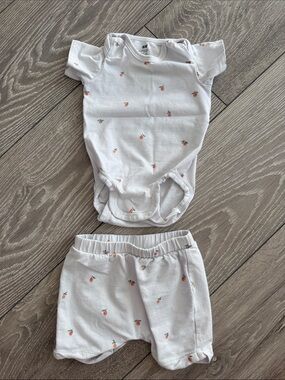 H&M White Baby Bodysuit & Shorts Set with Peach Print